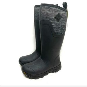Like new artic tall womens boots size 8